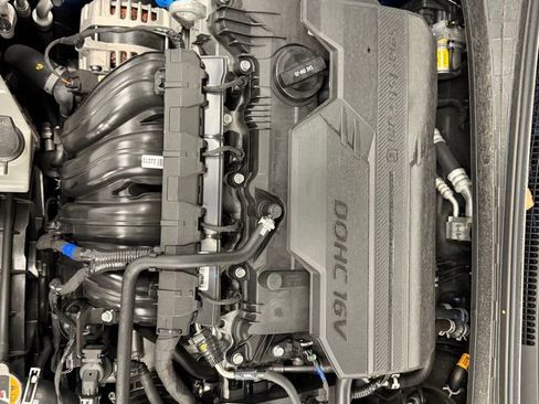 Used 2025 Hyundai Elantra Sport image 11