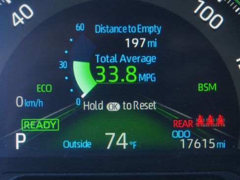 Used 2024 Toyota RAV4 SE image 32