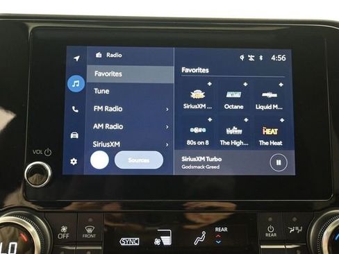 Used 2024 Toyota Highlander XLE AWD/4WD image 14