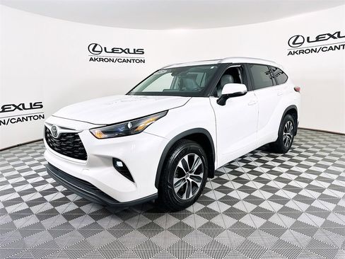 Used 2023 Toyota Highlander XLE image 5