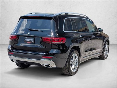 Used 2023 Mercedes-Benz GLB 250 4MATIC image 5