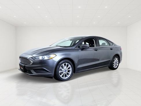 Certified 2017 Ford Fusion SE w/ Fusion SE Technology Package FWD image 2