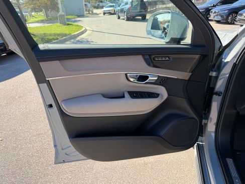 New 2026 Volvo XC90 B6 Plus w/ Protection Package Premier image 17