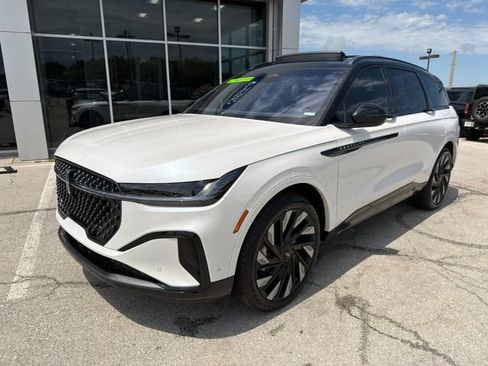 Used 2024 Lincoln Nautilus Reserve w/ Equipment Group 203A AWD/4WD image 3