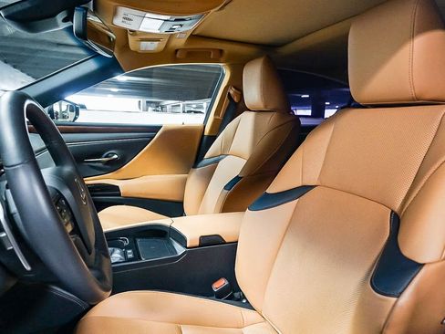 Used 2023 Lexus ES 300h w/ Premium Package image 18