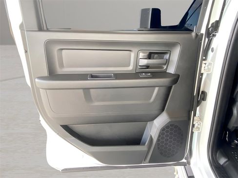 Used 2024 RAM 2500 Tradesman w/ Chrome Appearance Group image 17