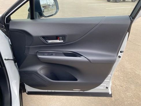 Certified 2024 Toyota Venza LE image 19