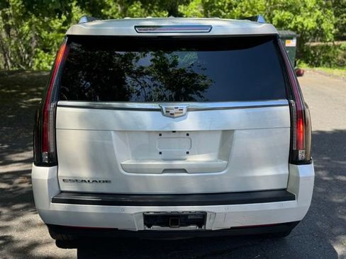 Used 2015 Cadillac Escalade Premium AWD/4WD image 10