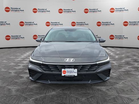 Used 2025 Hyundai Elantra Hybrid FWD image 2
