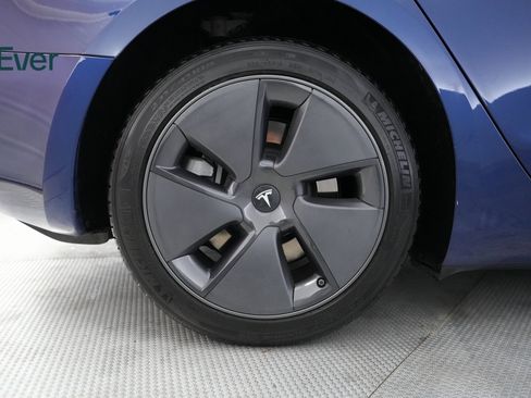 Used 2023 Tesla Model 3 Standard Range image 18