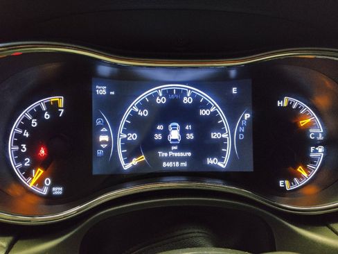 Used 2019 Jeep Grand Cherokee Laredo w/ Laredo X Package image 23