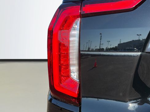 Used 2023 GMC Yukon Denali Ultimate image 10