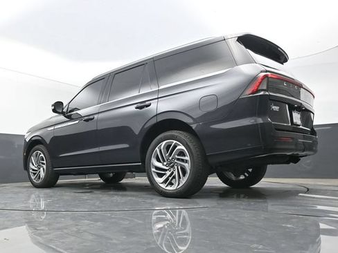 Used 2025 Lincoln Navigator Reserve AWD/4WD image 45