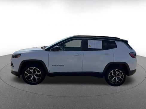 Used 2025 Jeep Compass Limited image 11