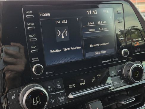 Used 2021 Toyota Highlander XLE FWD image 11