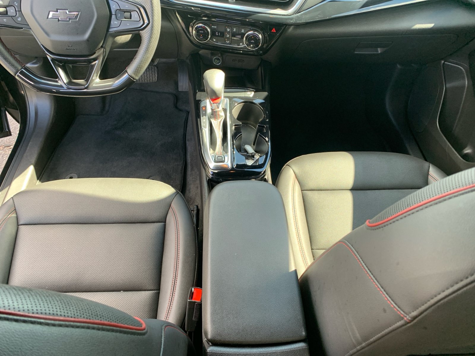 Used 2025 Chevrolet Trax RS w/ Sunroof Package FWD image 13