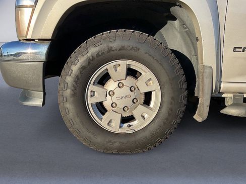 Used 2004 GMC Canyon SLE image 9