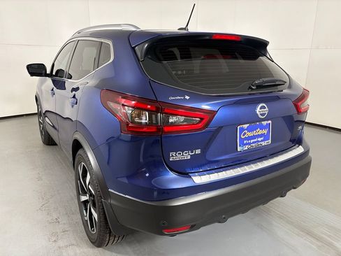 Used 2022 Nissan Rogue Sport SL w/ Premium Package FWD image 6
