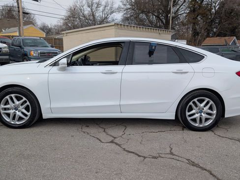 Used 2014 Ford Fusion SE w/ Equipment Group 202A FWD image 2
