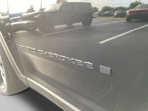 Used 2023 Jeep Grand Cherokee L Laredo RWD image 31