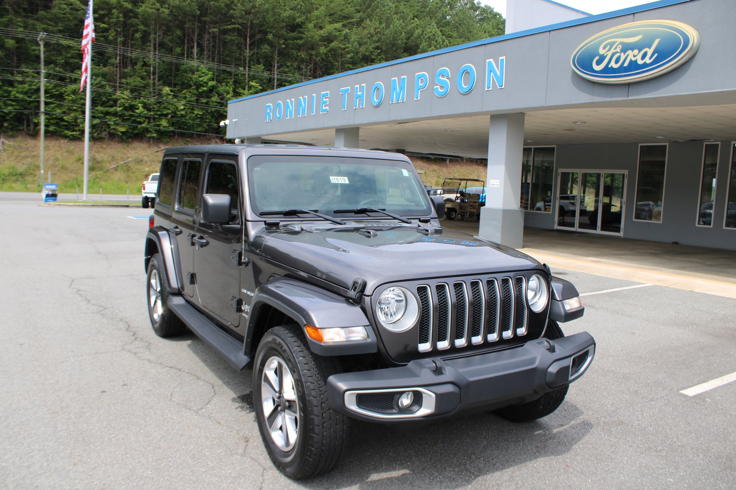 Used 2018 Jeep Wrangler Unlimited Sahara AWD/4WD image 1