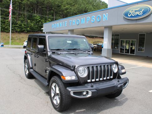Used 2018 Jeep Wrangler Unlimited Sahara AWD/4WD image 1