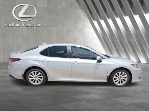 Used 2022 Toyota Camry LE FWD image 4
