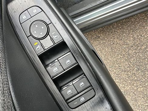 Used 2023 Nissan Rogue S image 23