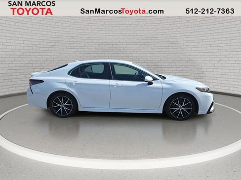 Used 2021 Toyota Camry SE image 4