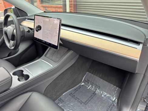 Used 2021 Tesla Model Y Long Range AWD/4WD image 14