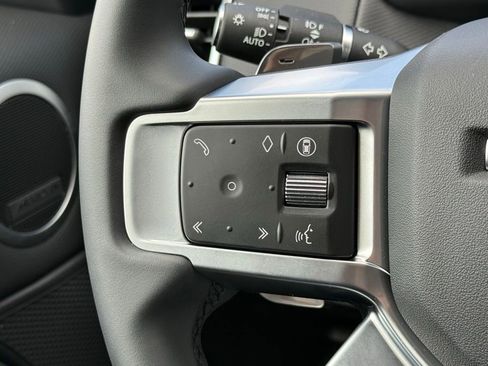 Certified 2025 Land Rover Discovery Dynamic SE AWD/4WD image 19
