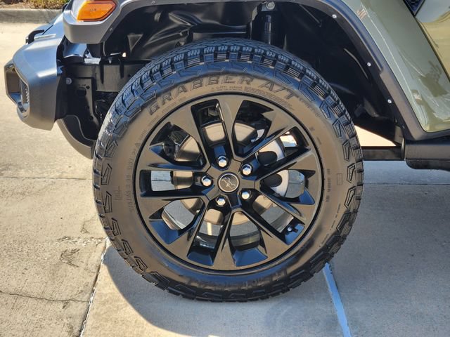 Used 2025 Jeep Gladiator Sport AWD/4WD image 17