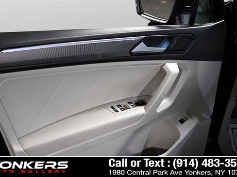 Used 2022 Volkswagen Tiguan SE R-Line image 37