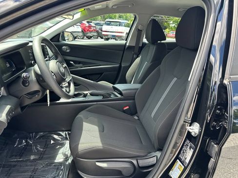 Used 2024 Hyundai Elantra SE FWD image 13