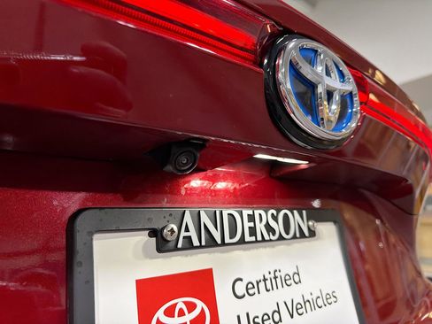 Used 2023 Toyota Venza LE image 6