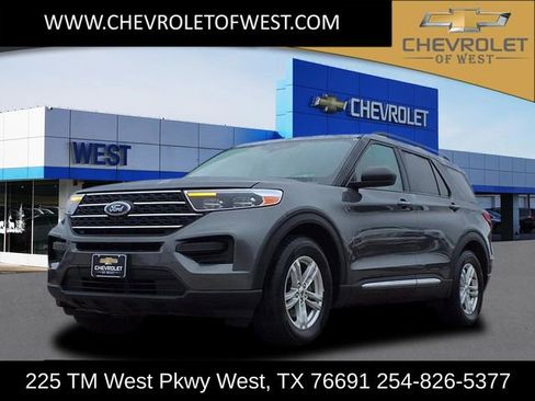 Used 2022 Ford Explorer XLT image 1