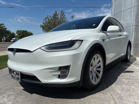 Used 2019 Tesla Model X 100D AWD/4WD image 3