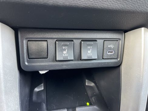 Used 2024 Toyota Corolla Cross XLE image 13