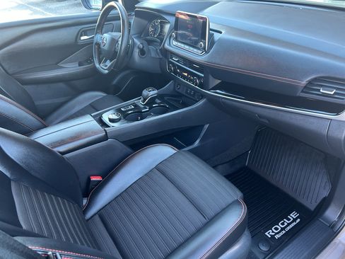 Used 2025 Nissan Rogue SV image 9
