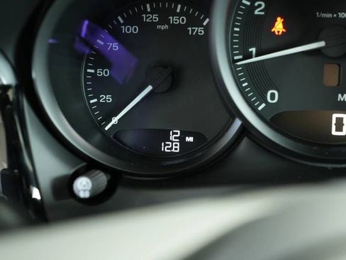 Certified 2025 Porsche Macan image 15