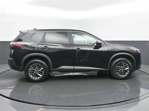 Used 2023 Nissan Rogue S image 6