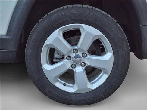 Used 2018 Jeep Compass Latitude w/ Popular Equipment Group AWD/4WD image 13