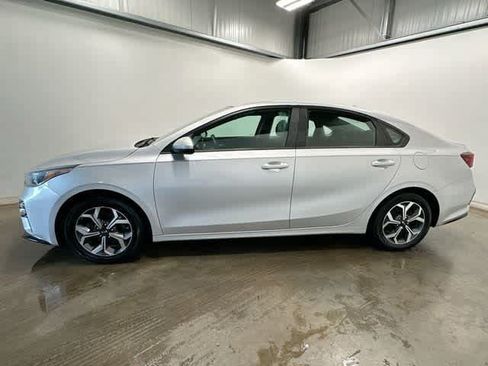Used 2019 Kia Forte LXS FWD image 2