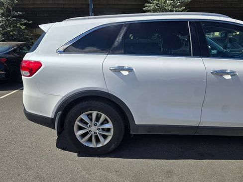 Used 2018 Kia Sorento LX w/ LX V6 Convenience Package AWD/4WD image 4