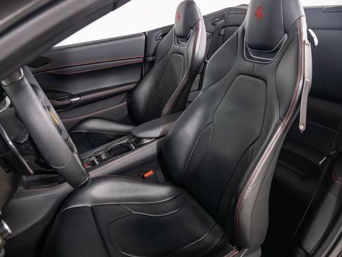 Used 2019 Ferrari Portofino RWD image 29