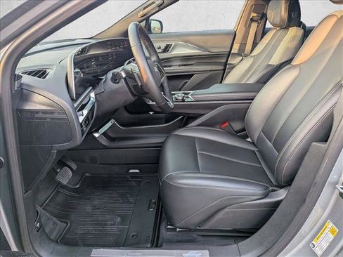 Used 2024 Cadillac Lyriq Tech image 16