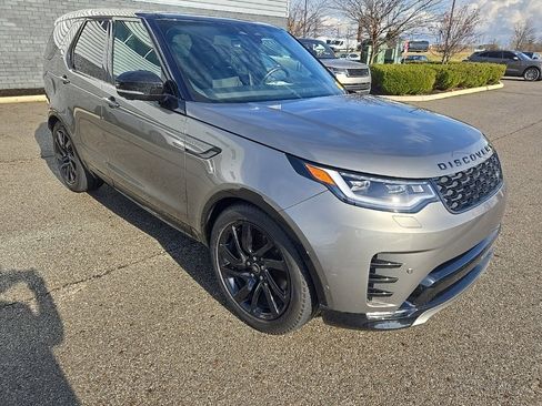 Certified 2025 Land Rover Discovery Dynamic SE image 3