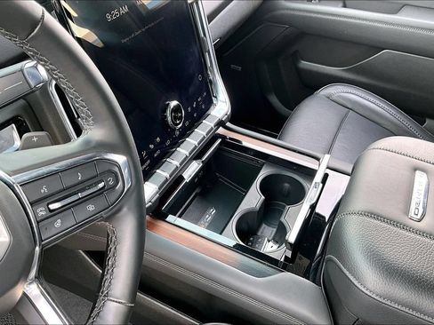 Used 2025 GMC Yukon Denali AWD/4WD image 14