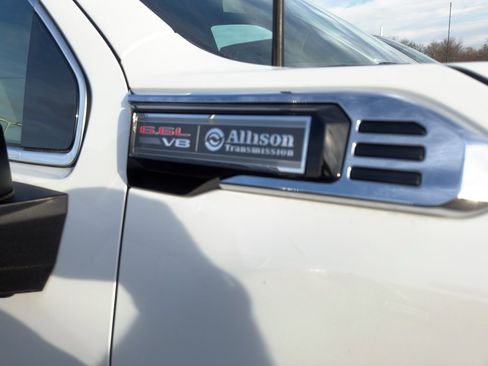 Used 2025 GMC Sierra 2500 SLT w/ SLT Premium Package image 4