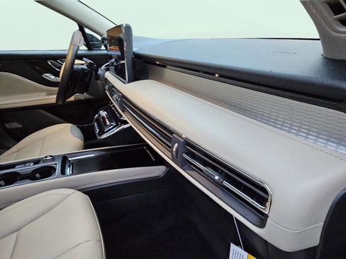 New 2026 Lincoln Corsair Premiere image 14